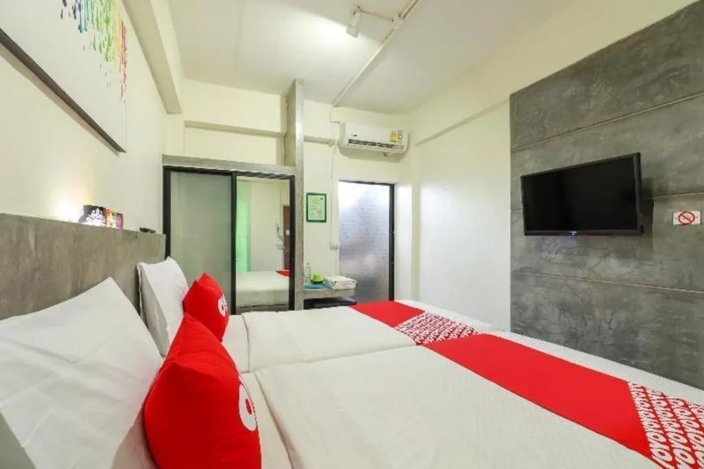 Bed in OYO 412 7 Days Hotel