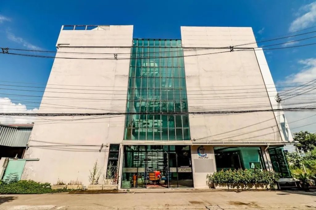 OYO 412 7 Days Hotel