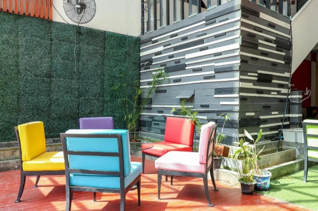 OYO 412 7 Days Hotel