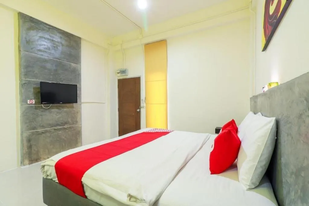 Bed in OYO 412 7 Days Hotel