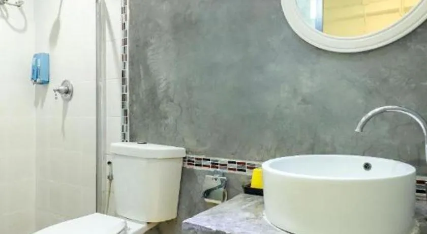 OYO 412 7 Days Hotel