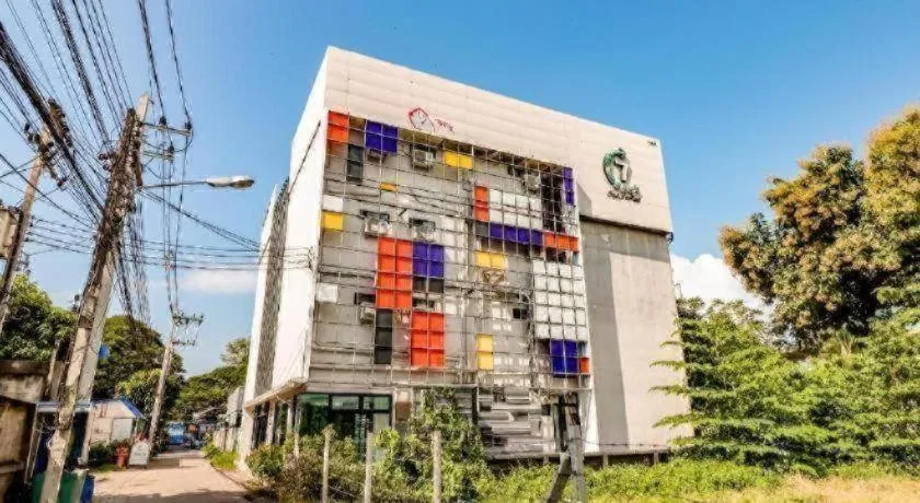 OYO 412 7 Days Hotel