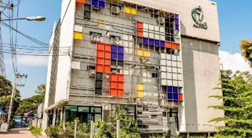 OYO 412 7 Days Hotel