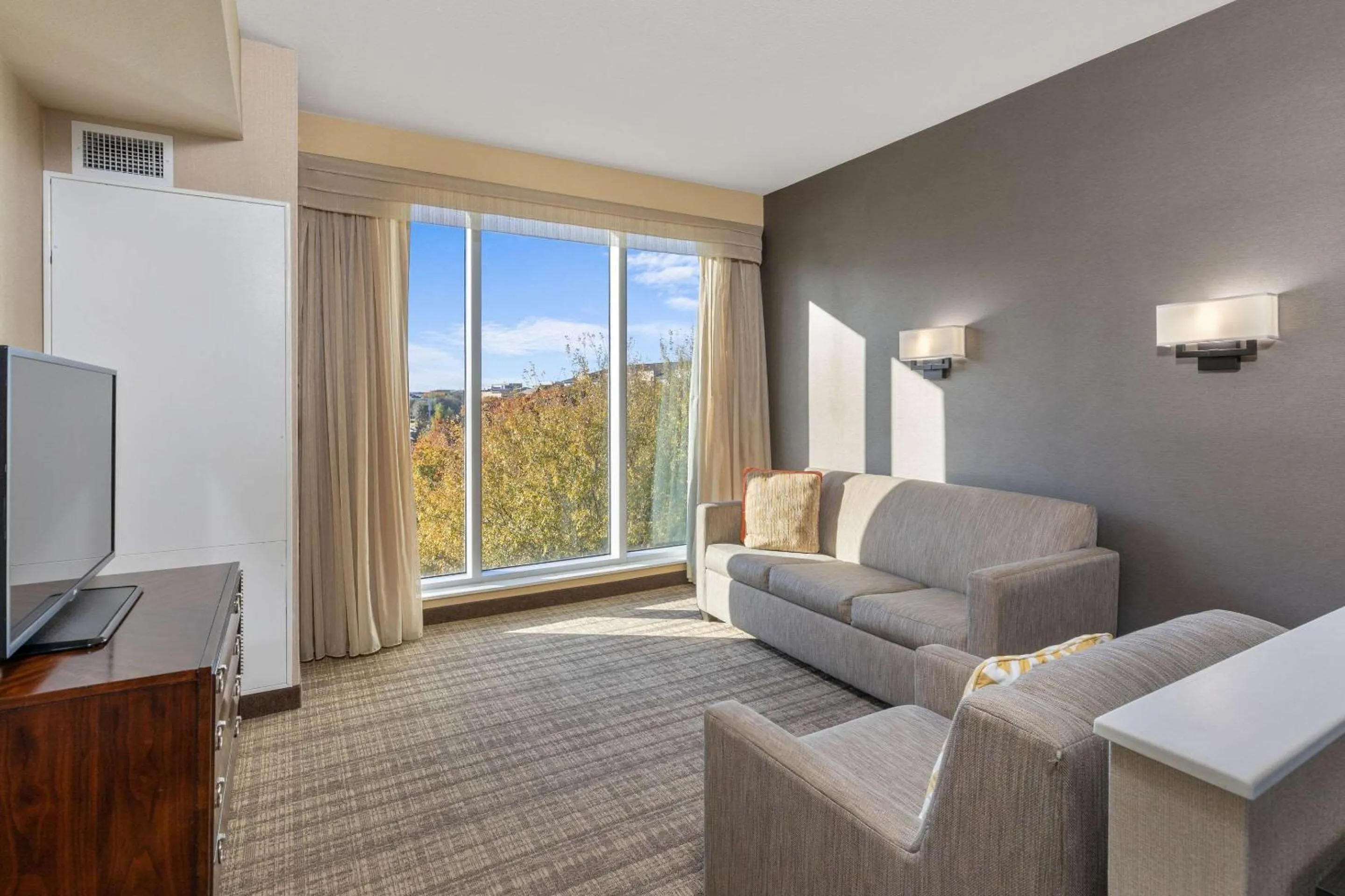 Bedroom in Cambria Hotel Plano - Frisco