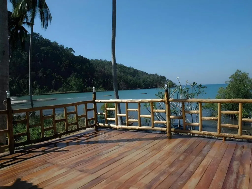 Green Cottage Beach Resort