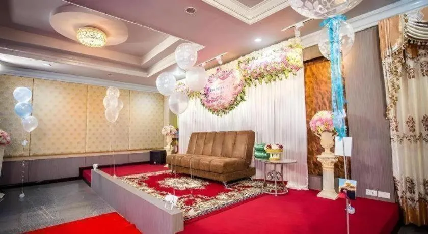 Bed in Manee Sangkha Hotel