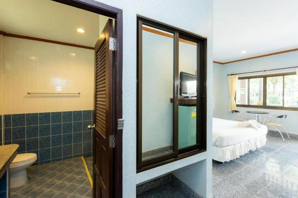 Bed in Manee Sangkha Hotel