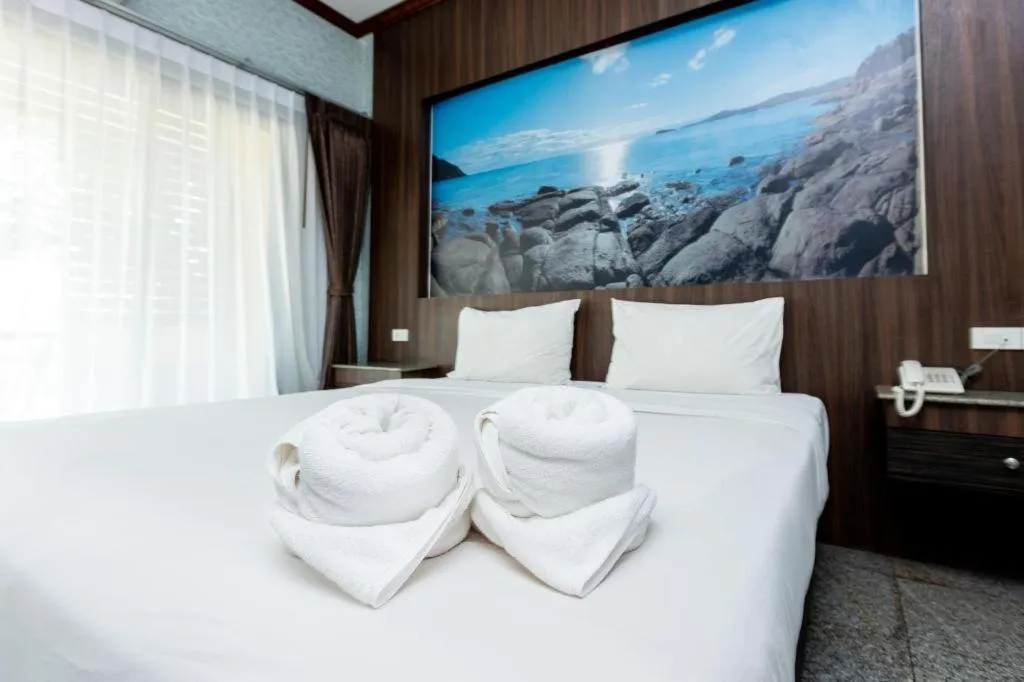 Bed in Manee Sangkha Hotel