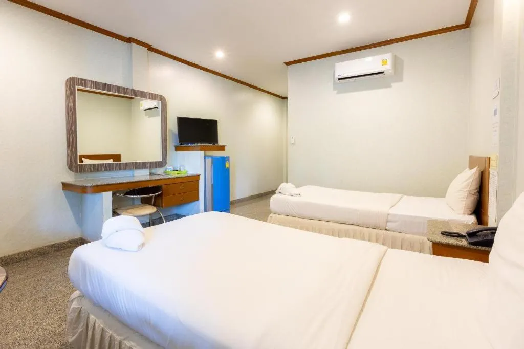 Bed in Manee Sangkha Hotel