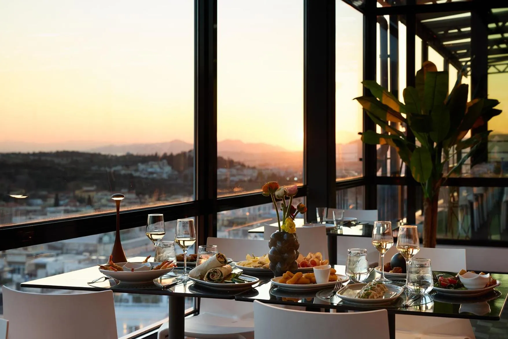 Restaurant/places to eat in Astor Hotel Athens