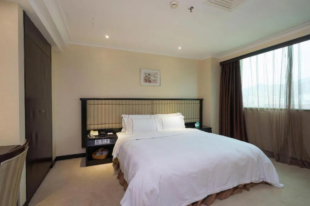 Bed in Metropolitan Hotel