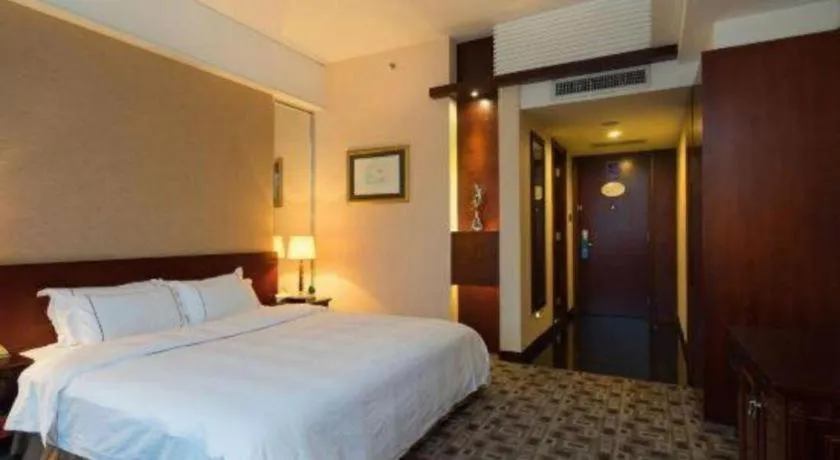 Bed in Metropolitan Hotel