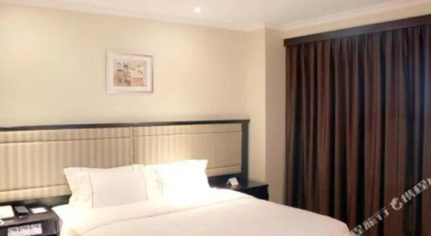 Bed in Metropolitan Hotel