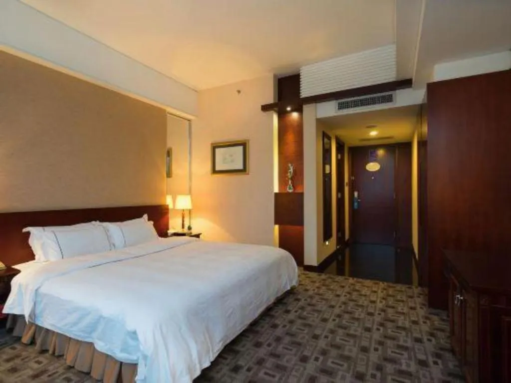 Bed in Metropolitan Hotel