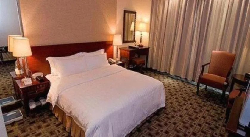 Bed in Metropolitan Hotel