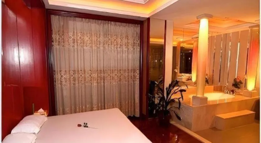 Bed in Metropolitan Hotel