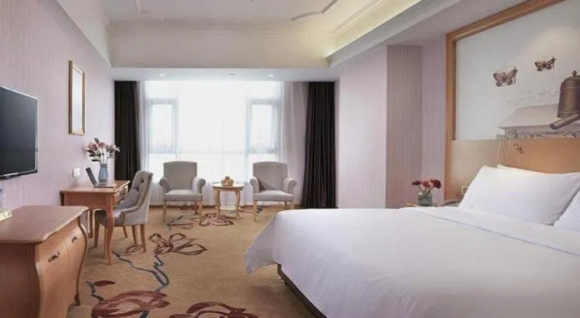 Bed in Vienna Hotel Guangdong Xinyi Jiaoyucheng River View