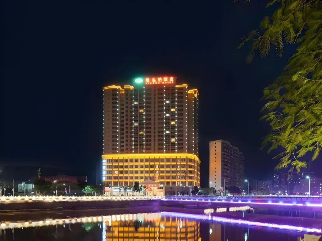 Vienna Hotel Guangdong Xinyi Jiaoyucheng River View