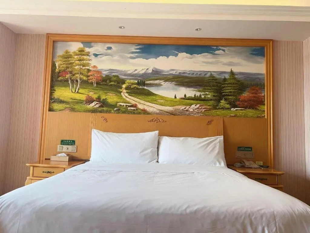 Bed in Vienna Hotel Guangdong Xinyi Jiaoyucheng River View