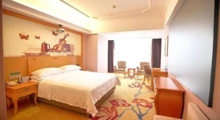 Bed in Vienna Hotel Guangdong Xinyi Jiaoyucheng River View