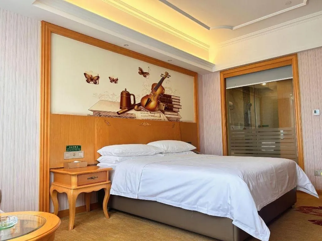 Bed in Vienna Hotel Guangdong Xinyi Jiaoyucheng River View