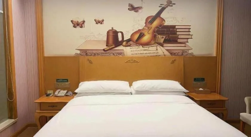 Bed in Vienna Hotel Guangdong Xinyi Jiaoyucheng River View