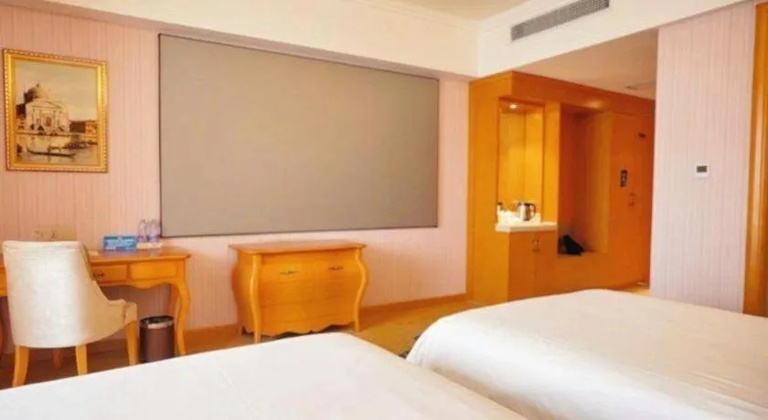 Bed in Vienna Hotel Guangdong Xinyi Jiaoyucheng River View