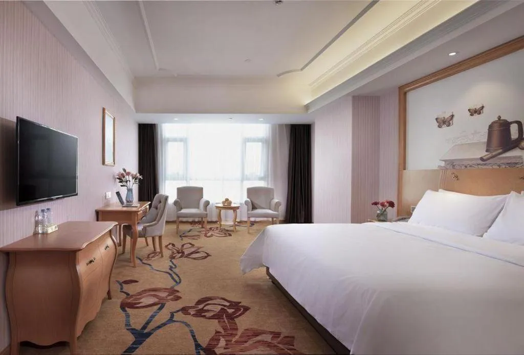 Bed in Vienna Hotel Guangdong Xinyi Jiaoyucheng River View