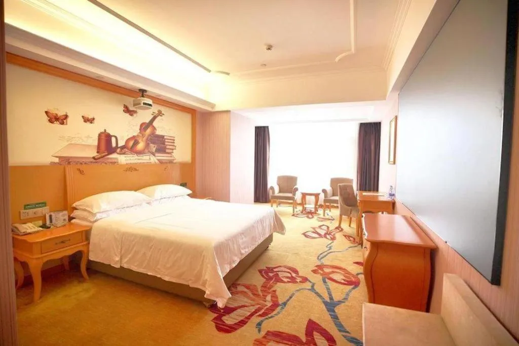Bed in Vienna Hotel Guangdong Xinyi Jiaoyucheng River View