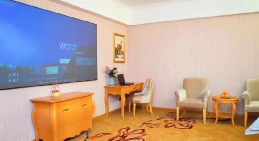 Vienna Hotel Guangdong Xinyi Jiaoyucheng River View