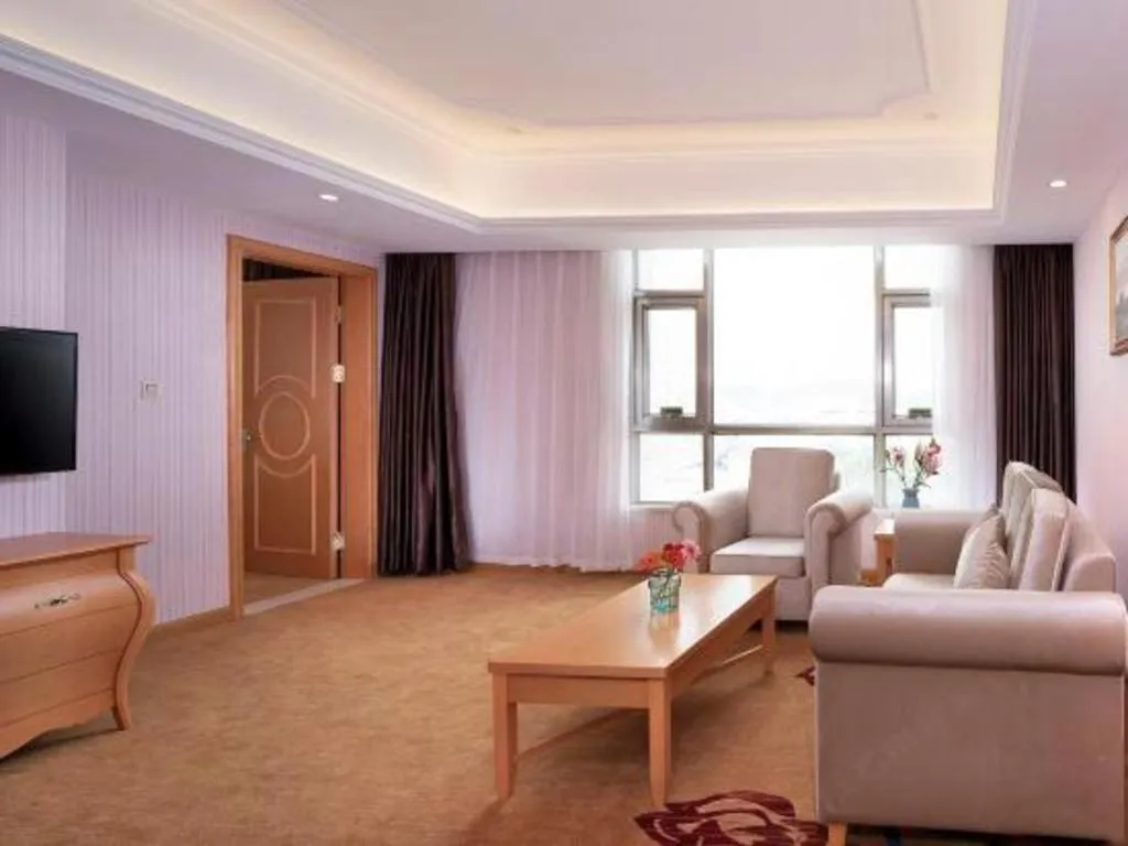 Vienna Hotel Guangdong Xinyi Jiaoyucheng River View