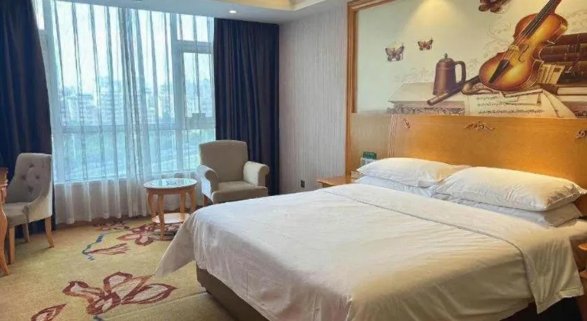 Bed in Vienna Hotel Guangdong Xinyi Jiaoyucheng River View