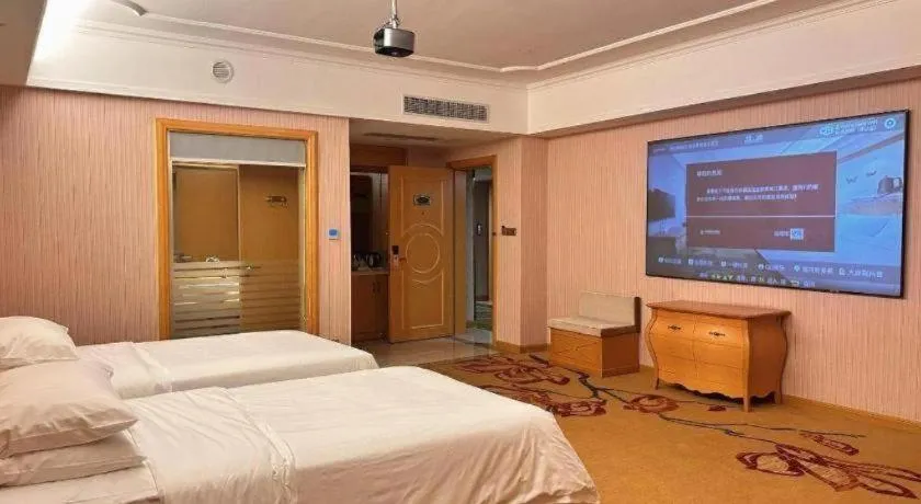 Bed in Vienna Hotel Guangdong Xinyi Jiaoyucheng River View