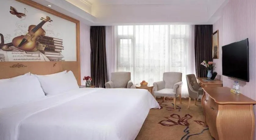 Bed in Vienna Hotel Guangdong Xinyi Jiaoyucheng River View