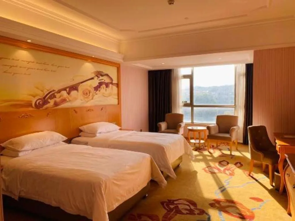 Bed in Vienna Hotel Guangdong Xinyi Jiaoyucheng River View