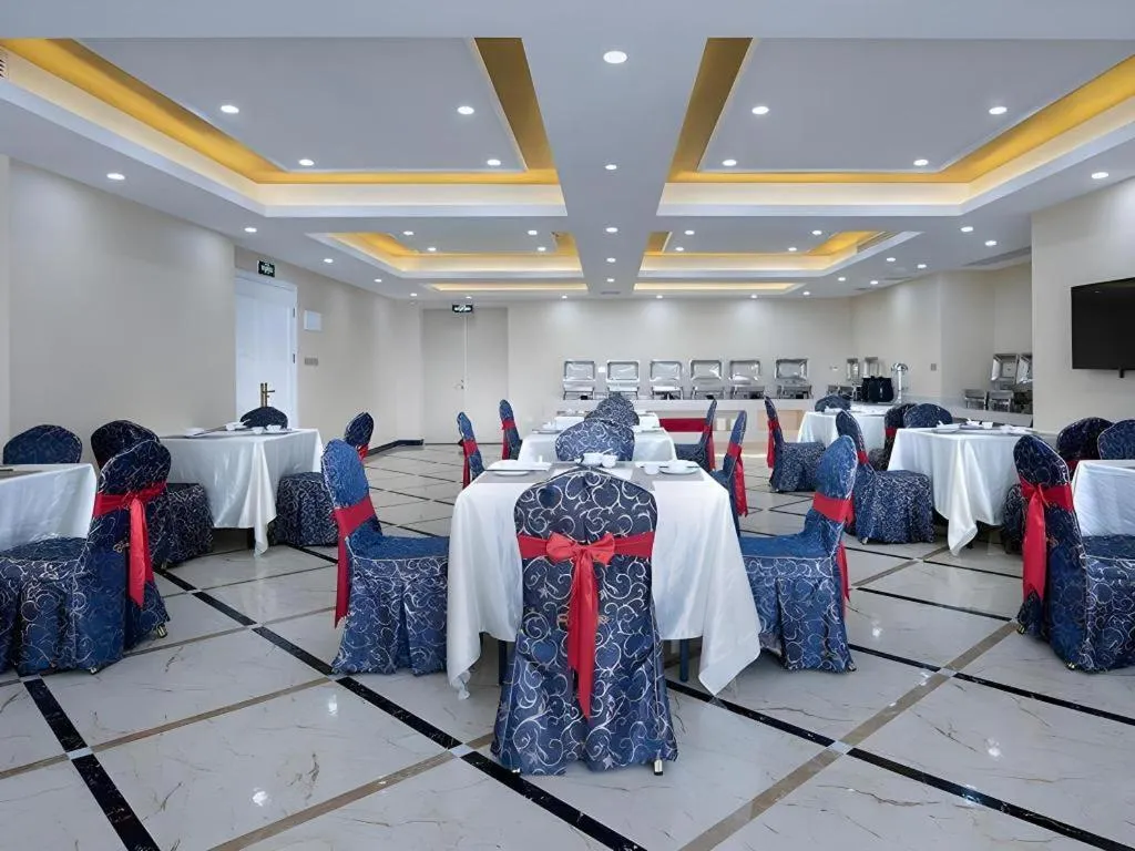 Vienna Hotel Guangdong Xinyi Jiaoyucheng River View