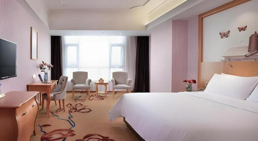 Bed in Vienna Hotel Guangdong Xinyi Jiaoyucheng River View