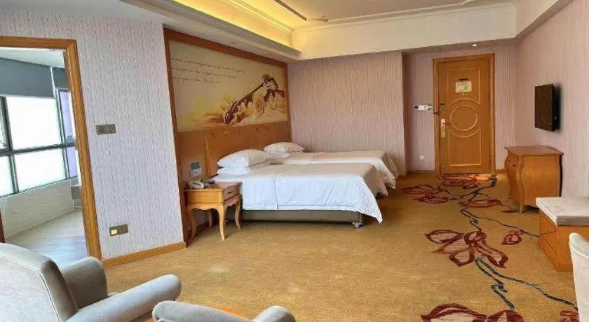 Bed in Vienna Hotel Guangdong Xinyi Jiaoyucheng River View