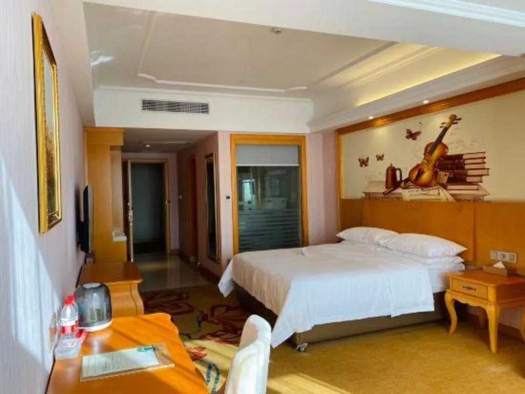 Bed in Vienna Hotel Guangdong Xinyi Jiaoyucheng River View