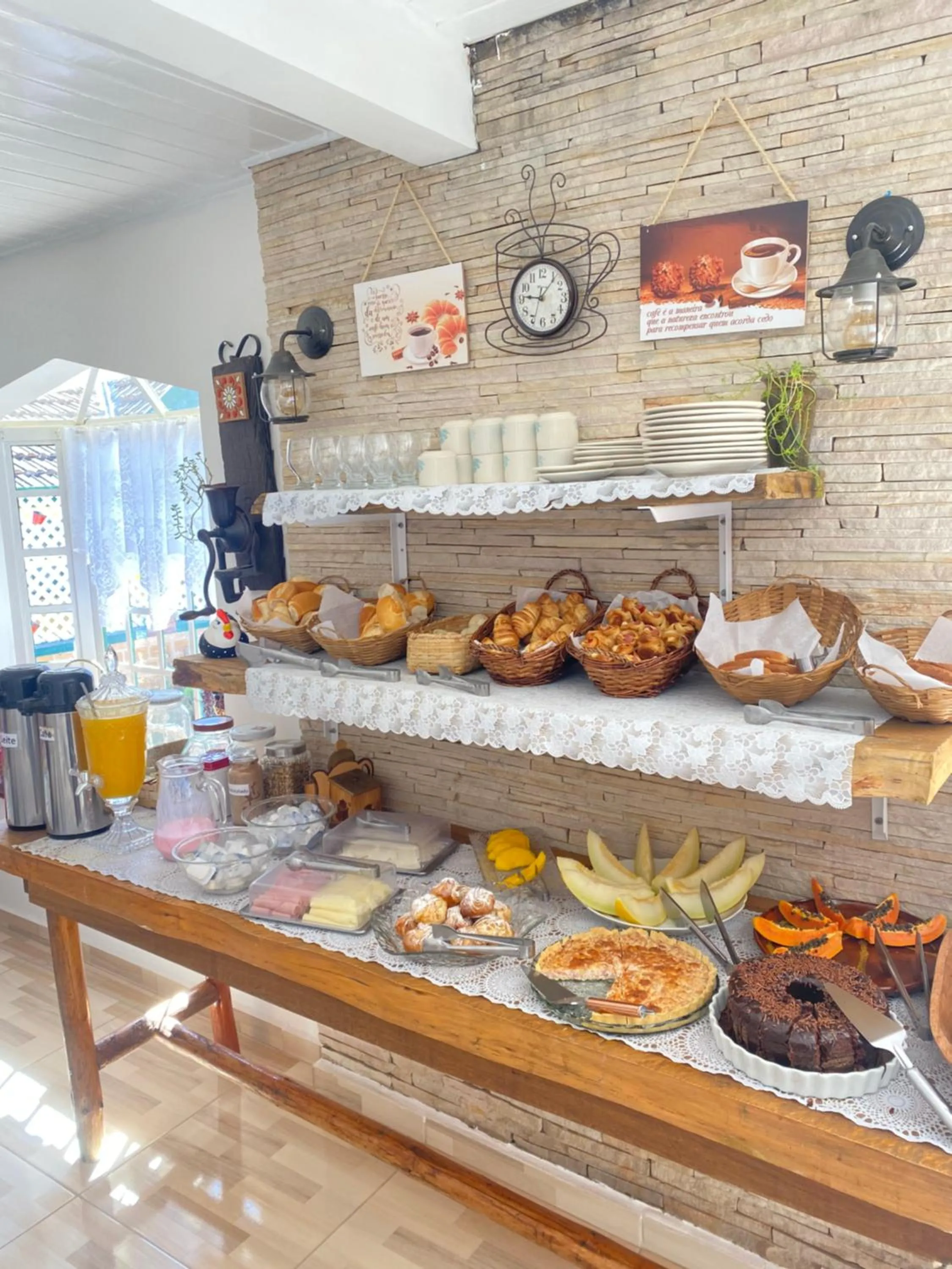 Food and drinks in Pousada Recanto Ninho Verde Chalés