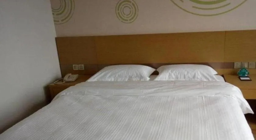 Bed in GreenTree Inn Qingdao Jiaozhou Jiaoping Road Express Hotel