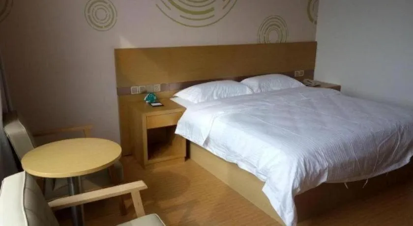 Bed in GreenTree Inn Qingdao Jiaozhou Jiaoping Road Express Hotel