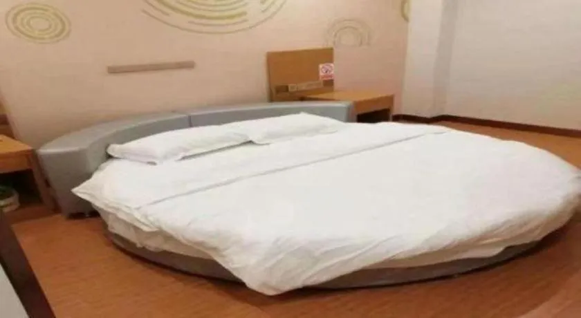 Bed in GreenTree Inn Qingdao Jiaozhou Jiaoping Road Express Hotel