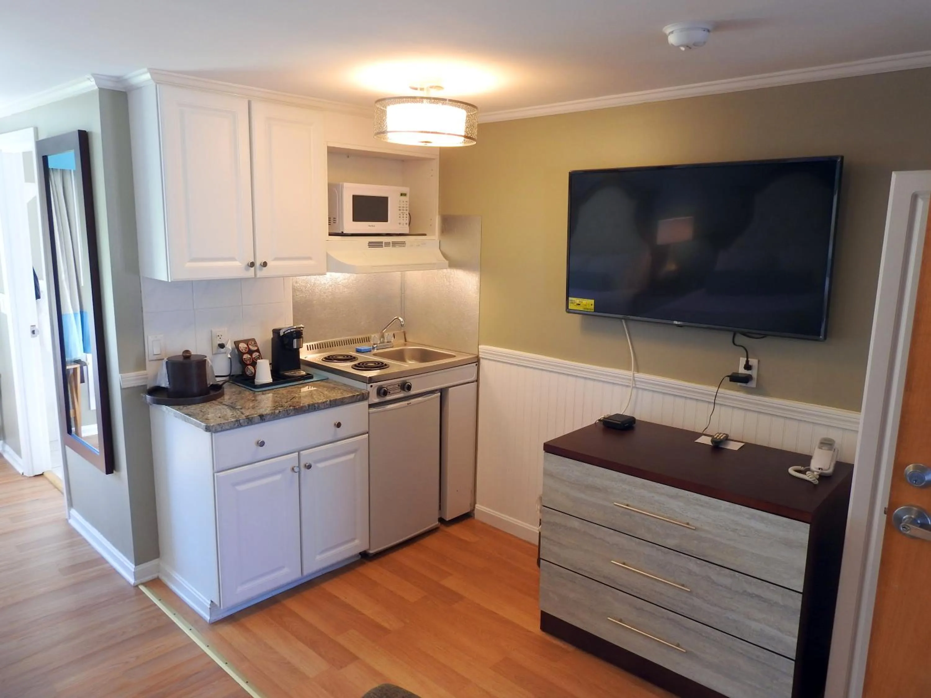 Kitchen or kitchenette in SeaCoast Inn
