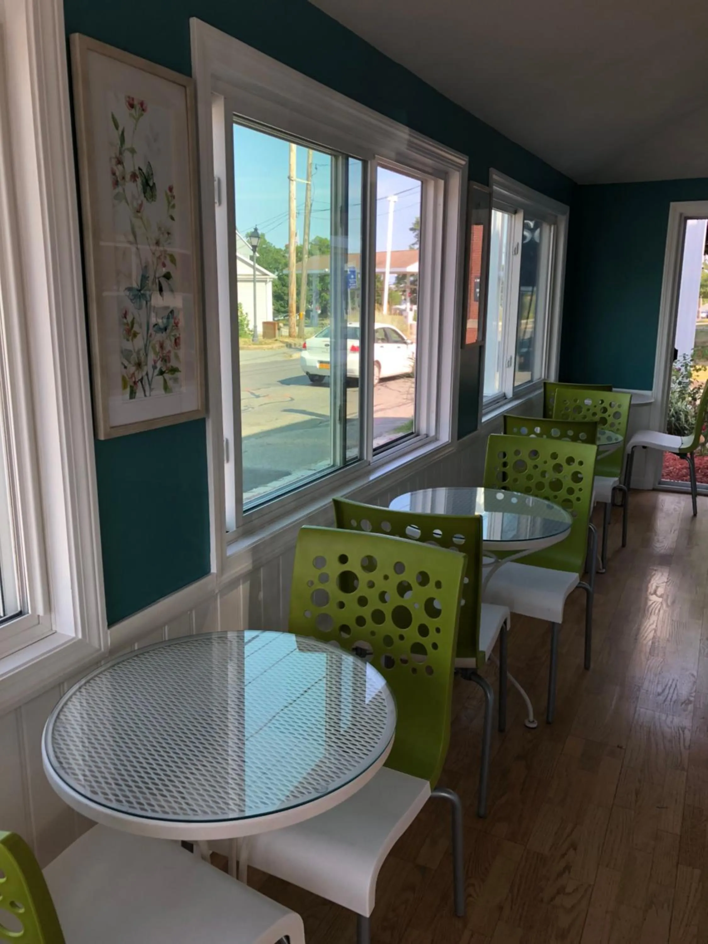 Restaurant/places to eat in SeaCoast Inn