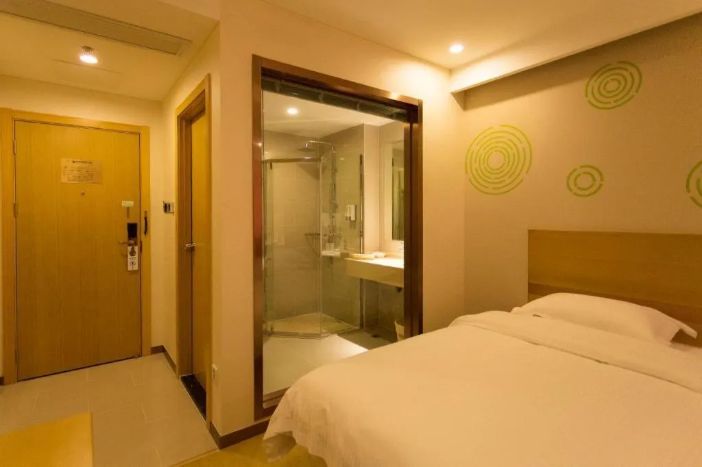 Bed in GreenTree Inn Zhangjiagang Yangshe Old Street Stadium