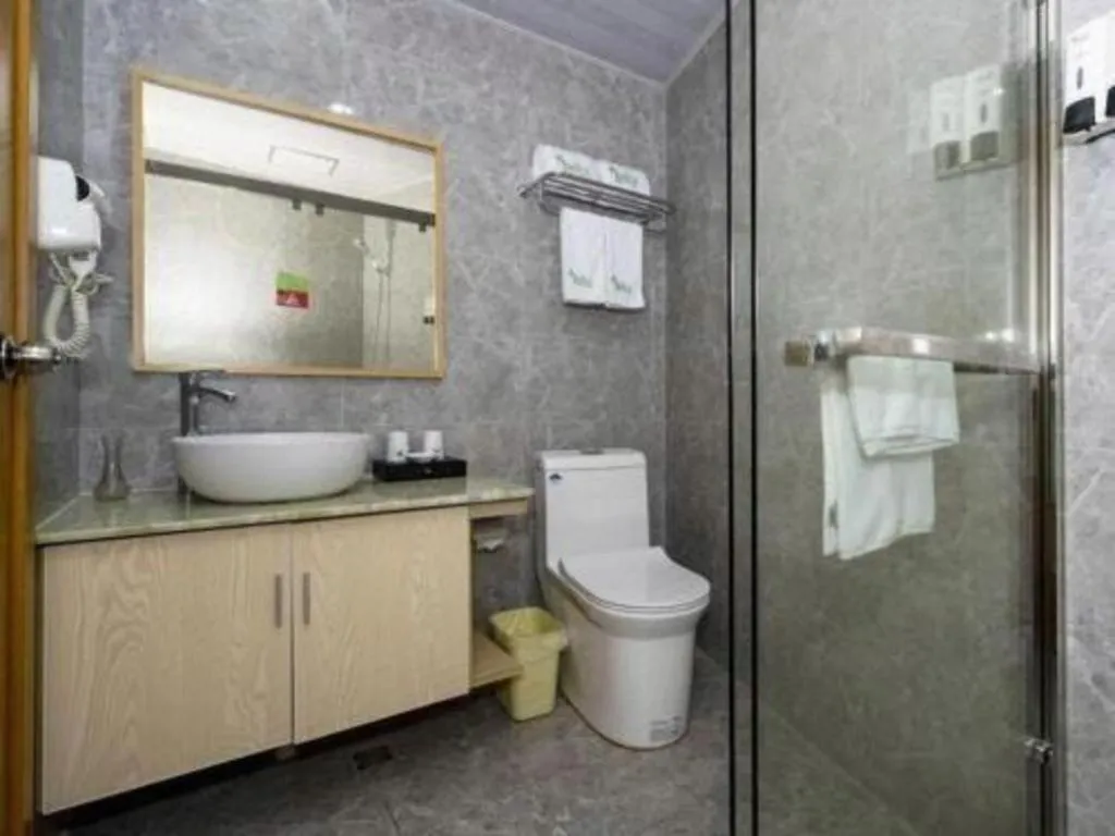 Vatica Hangzhou Linan Qianwang Street Hotel