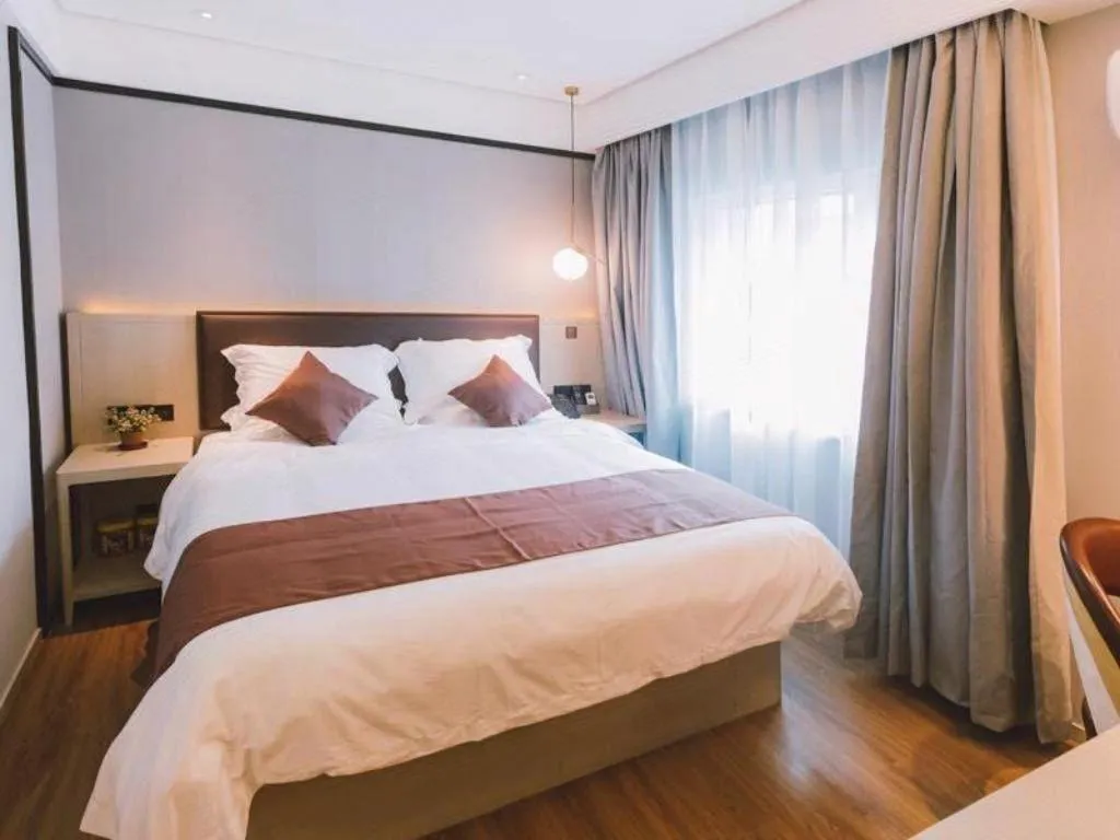 Bed in GYA Shanghai Jiangpu Hotel