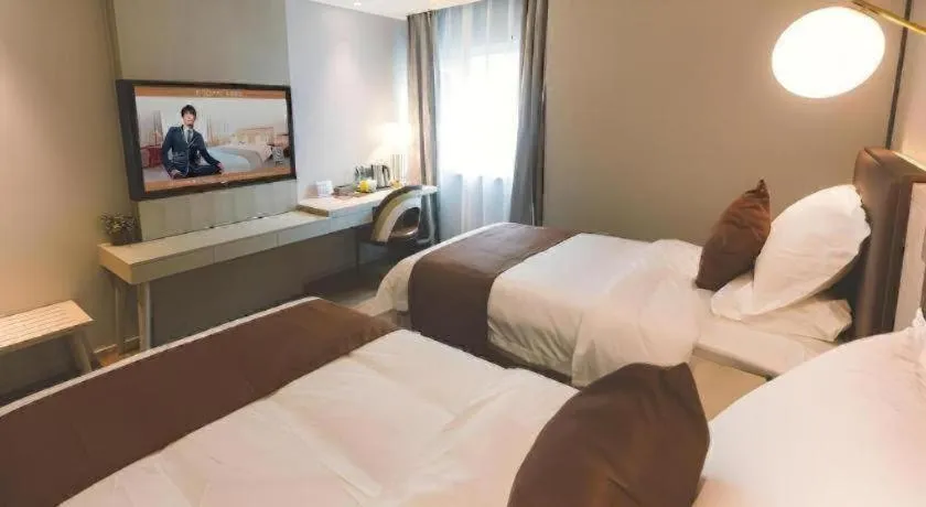 Bed in GYA Shanghai Jiangpu Hotel