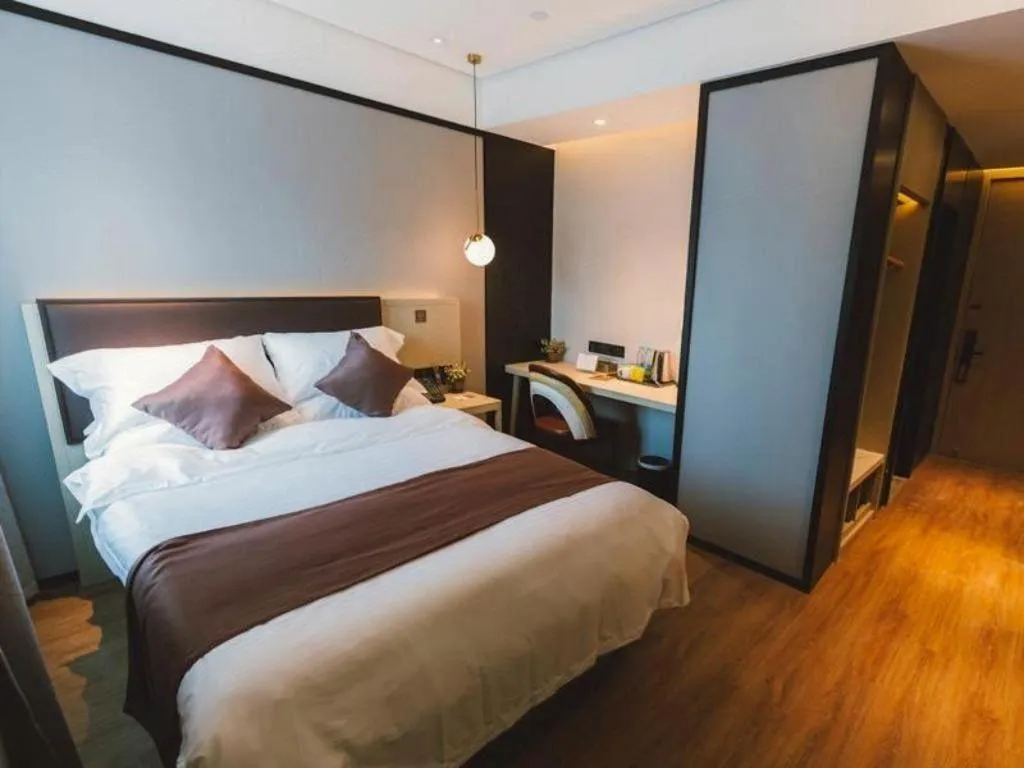 Bed in GYA Shanghai Jiangpu Hotel